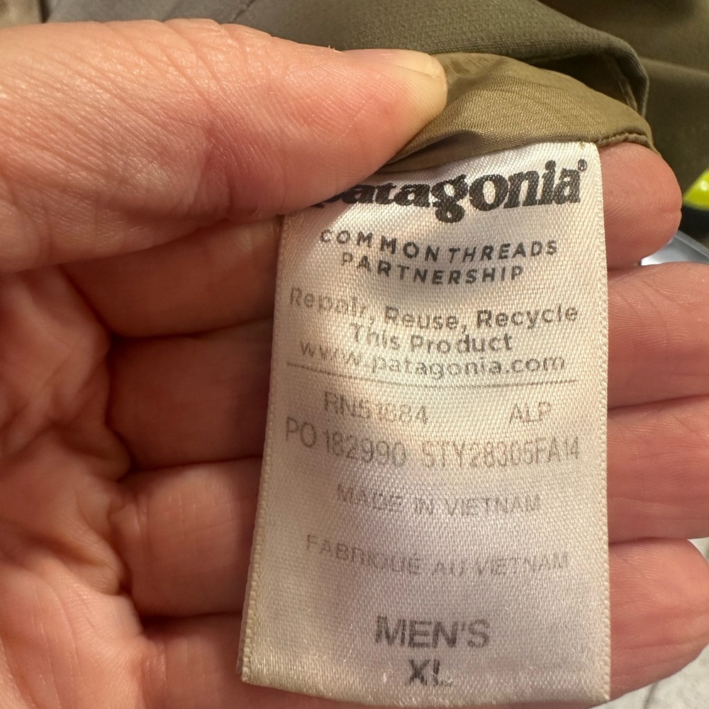 Patagonia Men's Thunder Cloud- Tan and Alpine Green - Picture 10 of 13